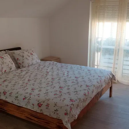 Sobe Sa Zasebnim Kupatilom - Prenociste Zajazd